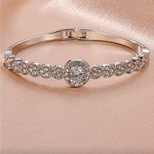 Elegant Silver Heart Bracelet
